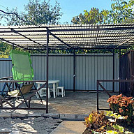 Бронзовый волновой шифер на беседке