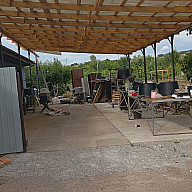 Рулонный шифер бронза на навесе